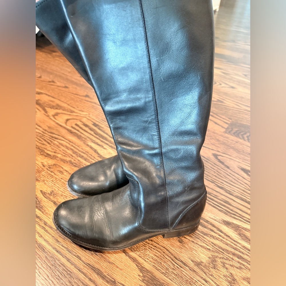 Frye. Black Leather Knee-High Boots. Style 3475436. Women’s 7. Back zipper.